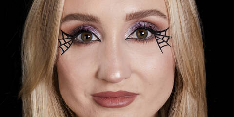 spider web eyeliner halloween makeup
