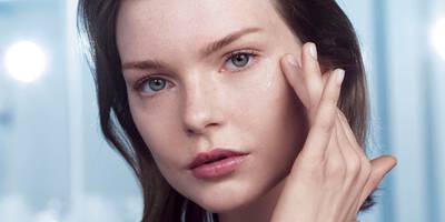 Women showing how to cleanse skin and remove makeup