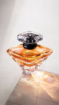 Tresor Fragrance beauty visual - Lancome