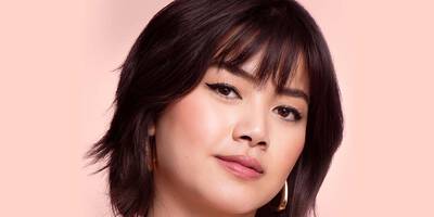Model wearing a winged eyeliner look using Idole Easy Eyeliner