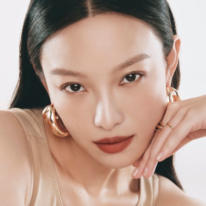 Close up model with Absolue Rouge on her lips