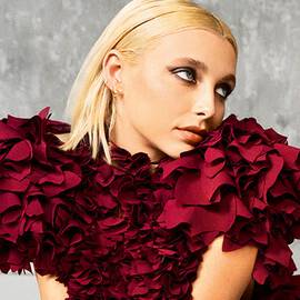 Get Emma's Look: Smokey Chic