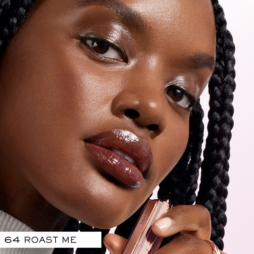 Model applying Lip Idole Squalane-12 Butterglow hydrating lip balm 