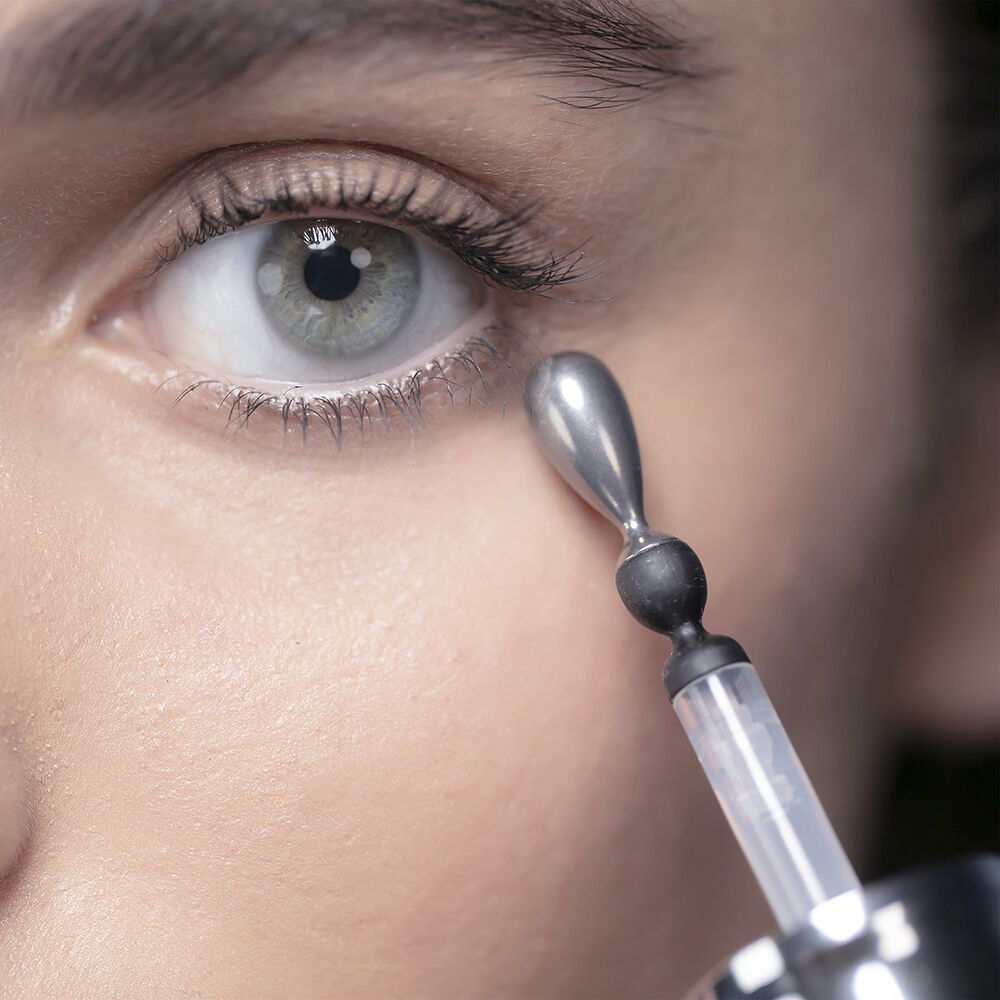 Genifique Eye LightPearl EyeIlluminating Serum by