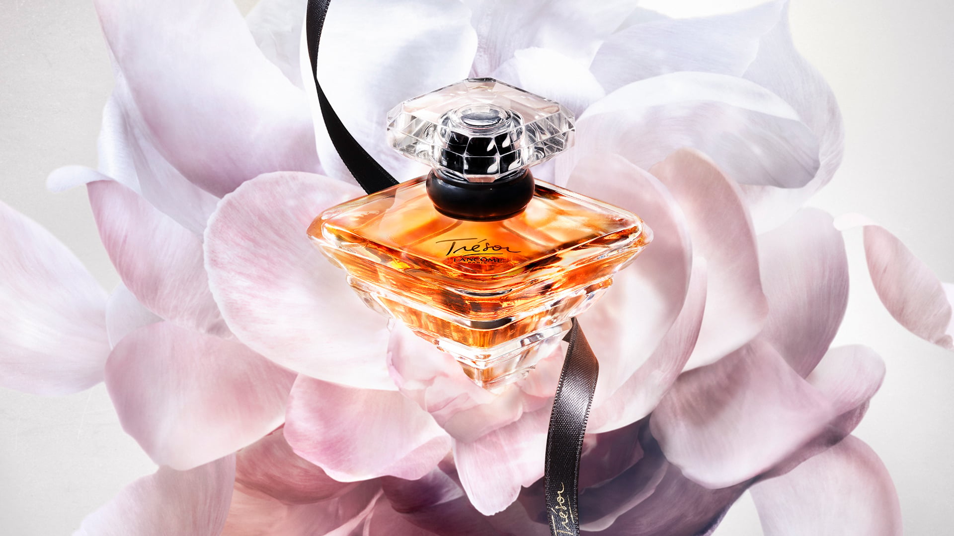 Trésor Eau de Parfum - Elegant Rose & Delicate Fruit - Lancôme