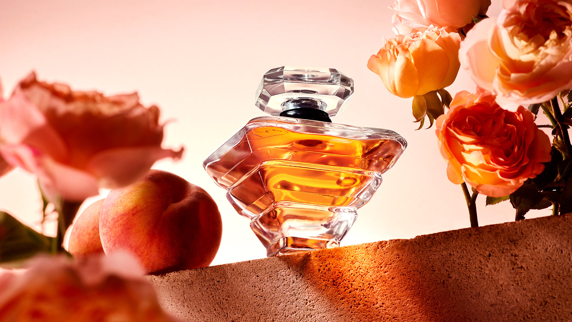 Trésor Eau de Parfum - Elegant Rose & Delicate Fruit - Lancôme